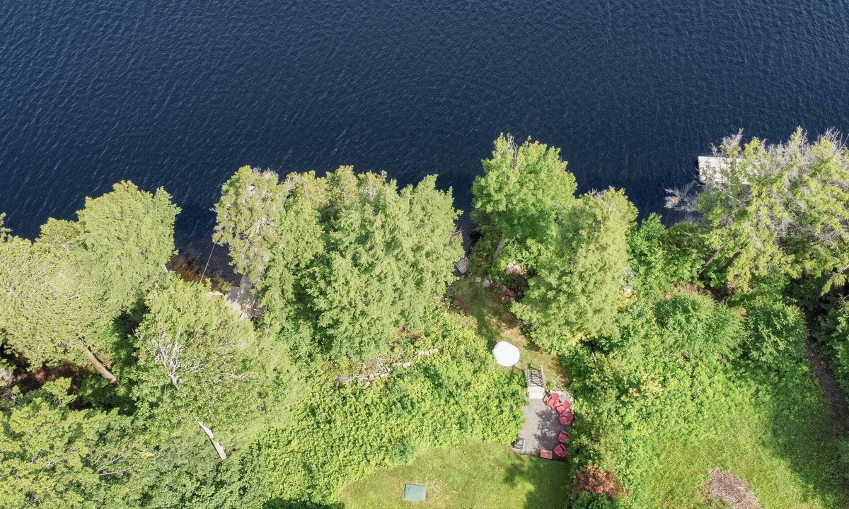 Gore House | The Mariposa - stunning waterfront with hot tub!