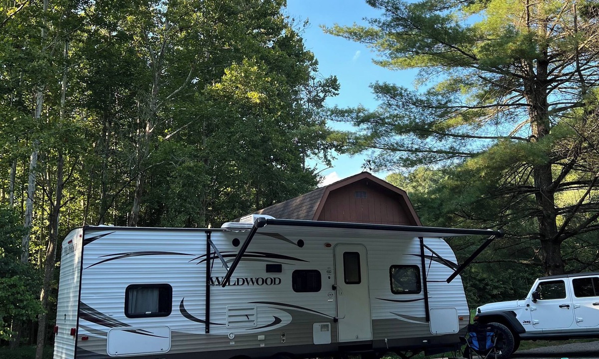 Richmond House | The Mark Twain @River Run, 28 ft camper that sleeps 4, waterfront -private dock