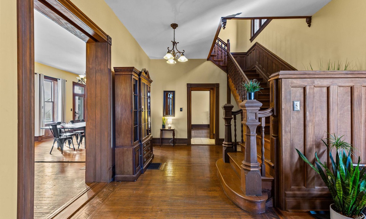 Lafayette Square House | The Marquis Manor | JZ Vacation Rentals