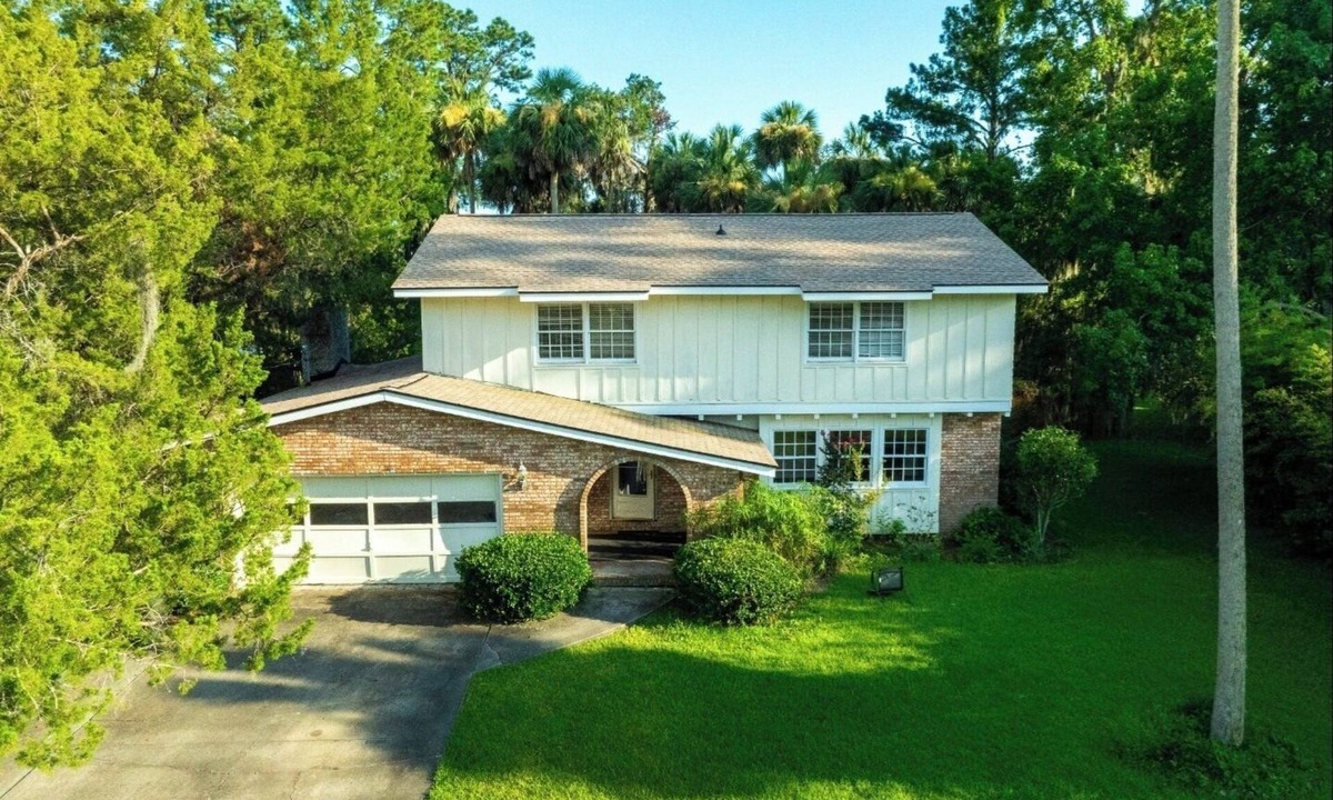 Country Club Estates House | The Marsh House