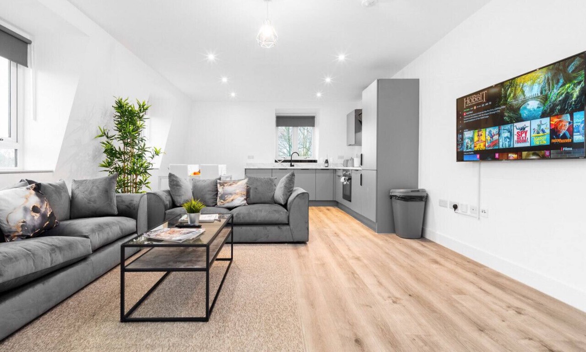 Smethwick Apartment | The Marsons Collection - 2 Bed Apartment - Parking