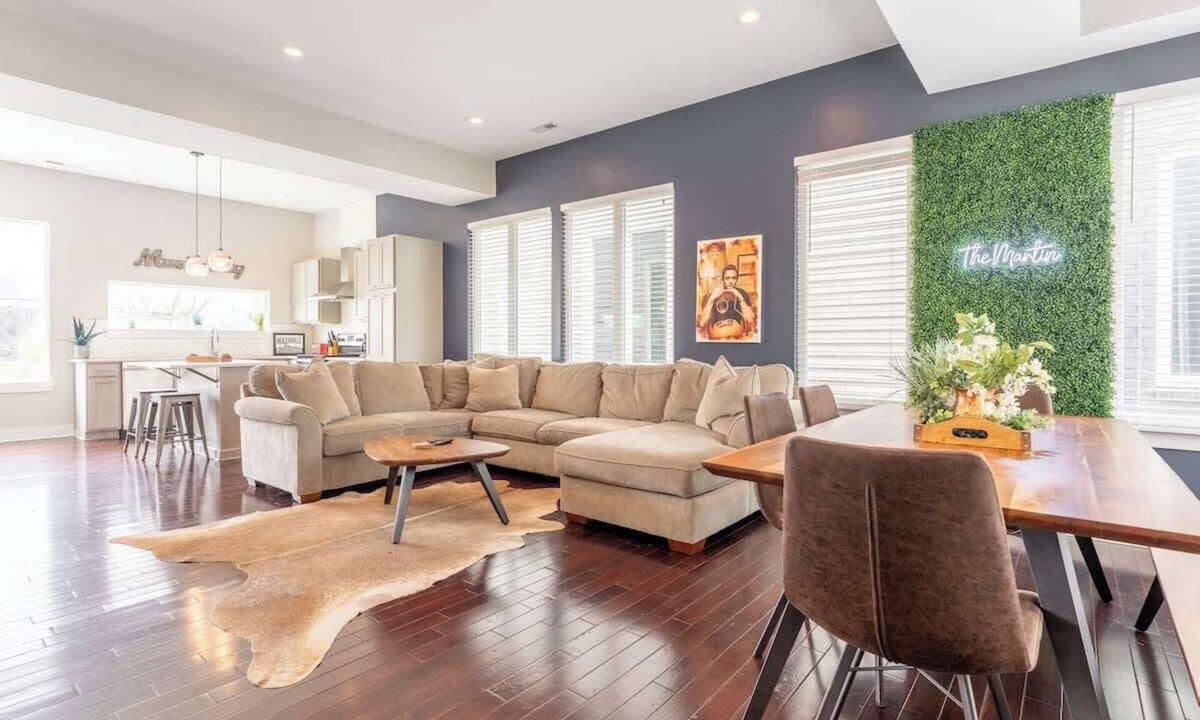 Chestnut Hill Condo | The Martin - Modern Home with Rooftop Deck