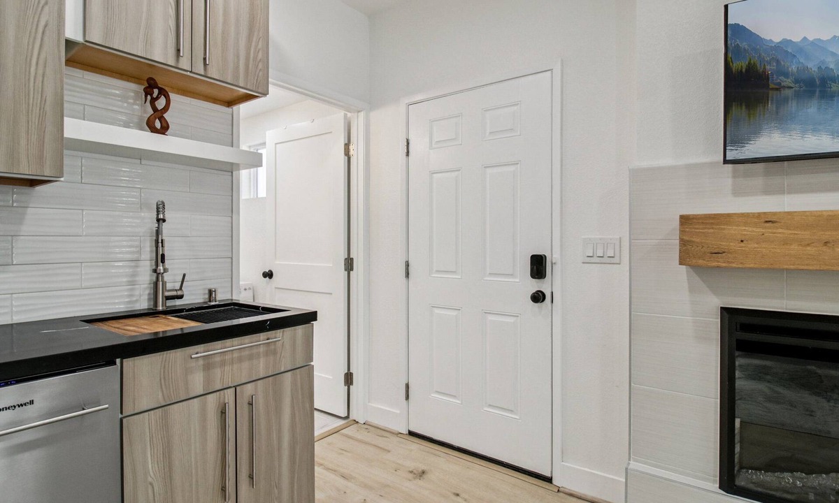 Martinez Apartment | The Martinez Oasis