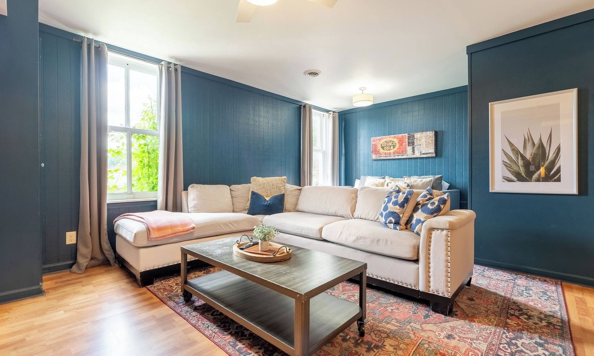 Livingston House | The Mason Apartment-Cozy Getaway