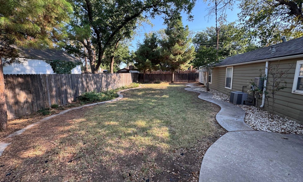 Tech Terrace House | The Matador Cottage Near TTU (Entire Property)