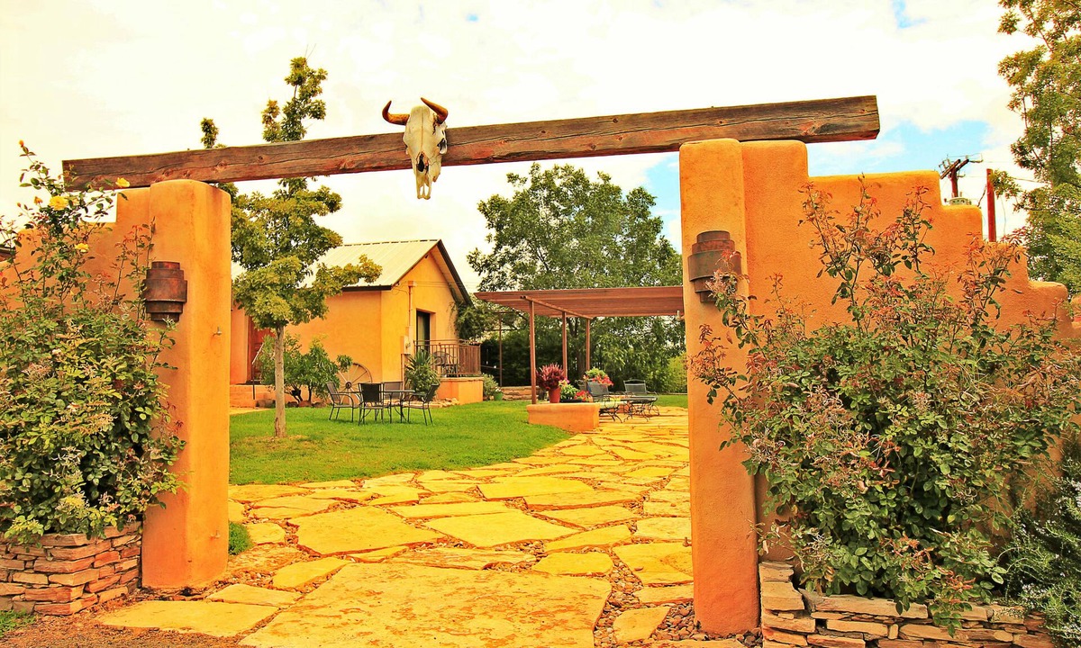 Alpine Hotel | The Maverick Inn