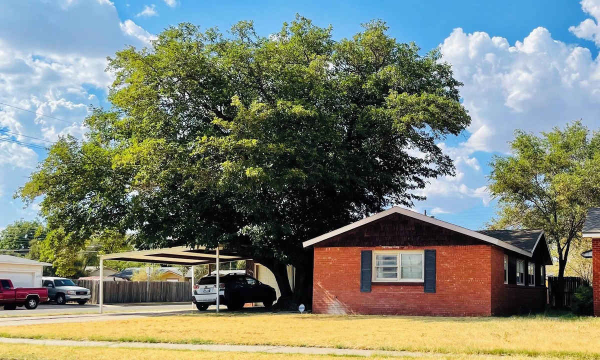 Lubbock House | The MaxWell Home, A Peaceful House in the Medical District near Texas Tech