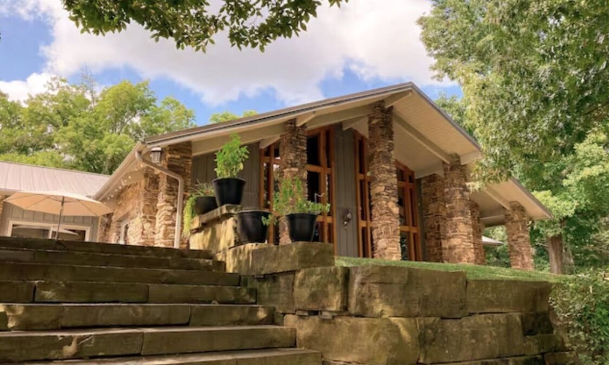 Bella Vista House | The Mayfair on Lake Windsor