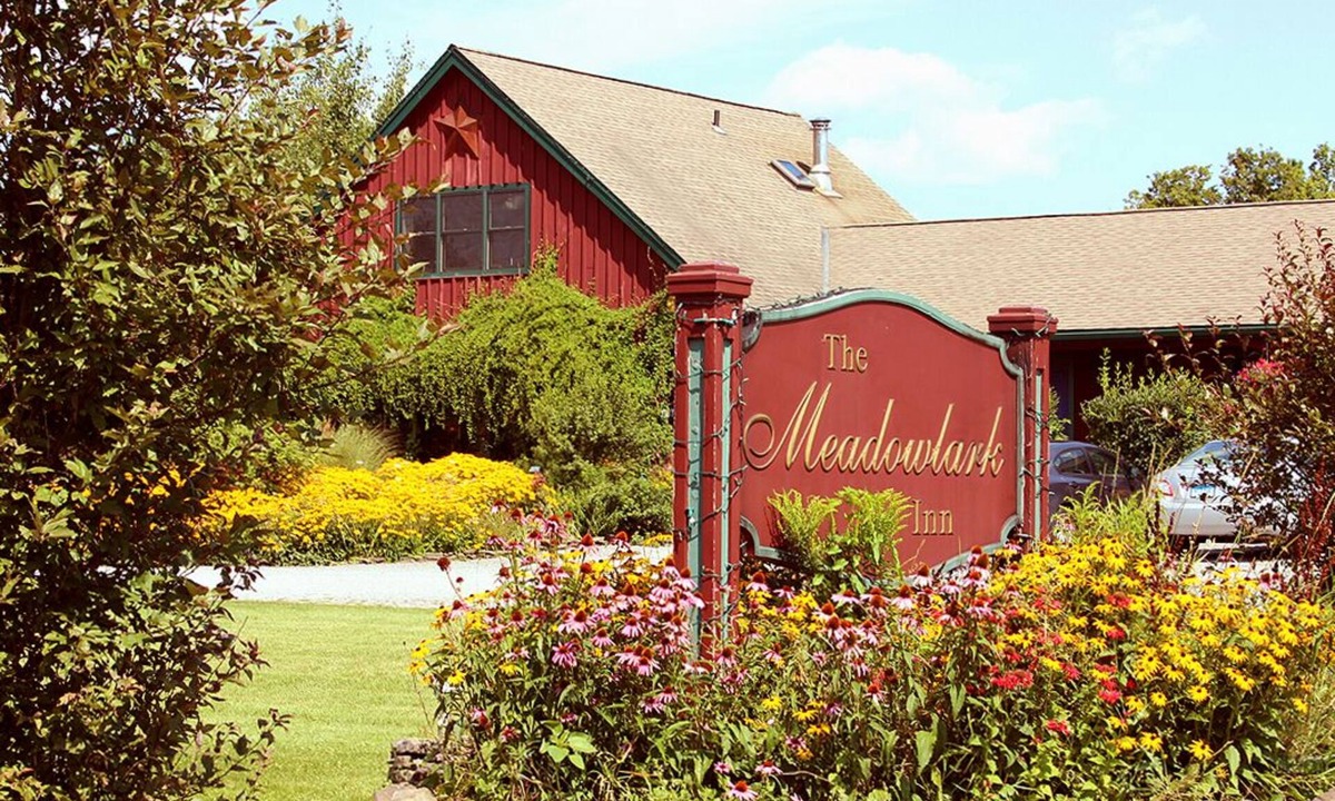 East Springfield Hotel | The Meadowlark Inn