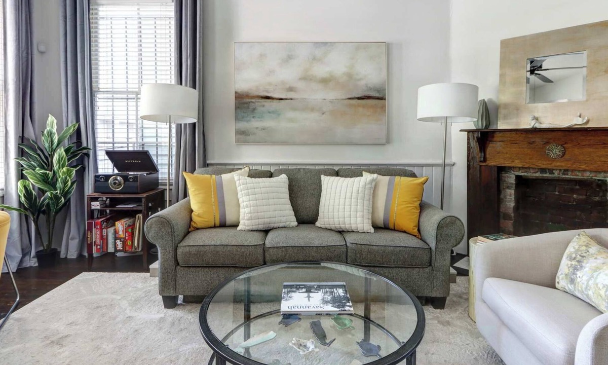 Beach Institute Apartment | The Mermaid Cove | Walk to River + Private Patio