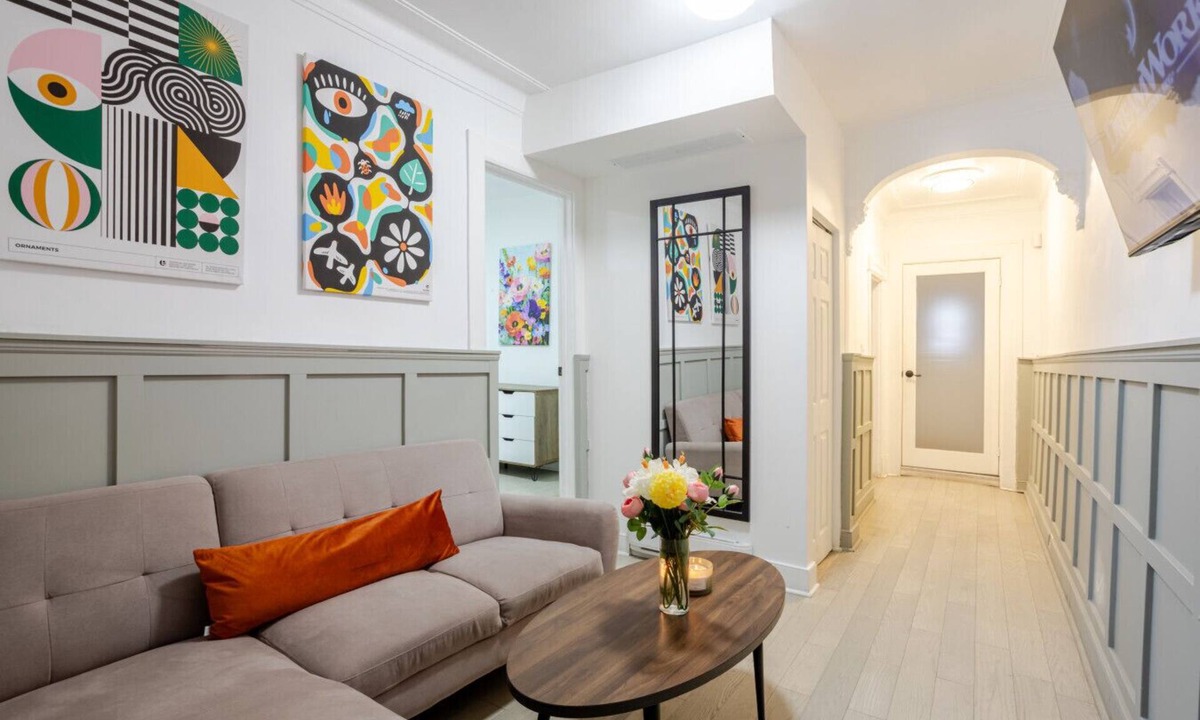 Sainte-Marie Apartment | The Metro Stay – Vibrant 3BR in Gay Village