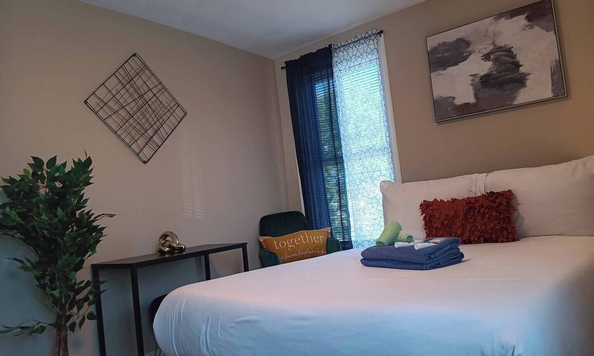 Providence Apartment | The Micro-Loft at Mt. Pleasant New 2BR APT Parking