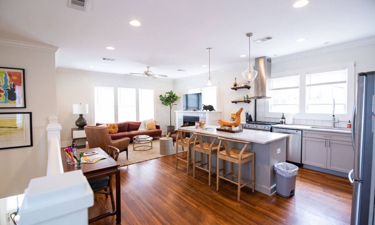 Hillcrest Apartment | The Midtown Pearl with midterm discounts