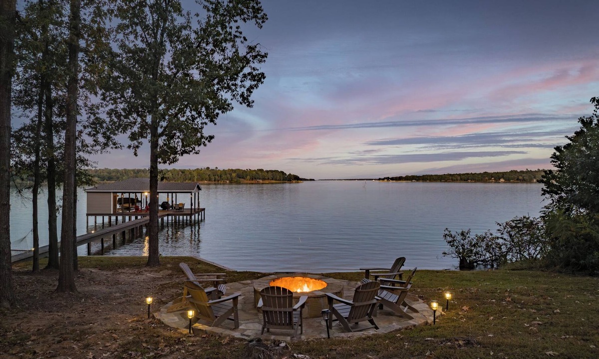 Dogwood Cabin | The Million Dollar View Lakehouse ~Sleeps 10 ~Kayaks ~Fire Pit