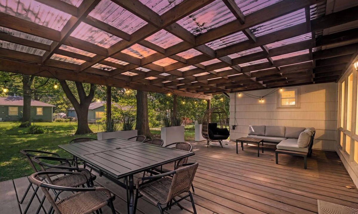 Mission House | The Mini Glenwood - Reimagined Ranch in Mission, KS