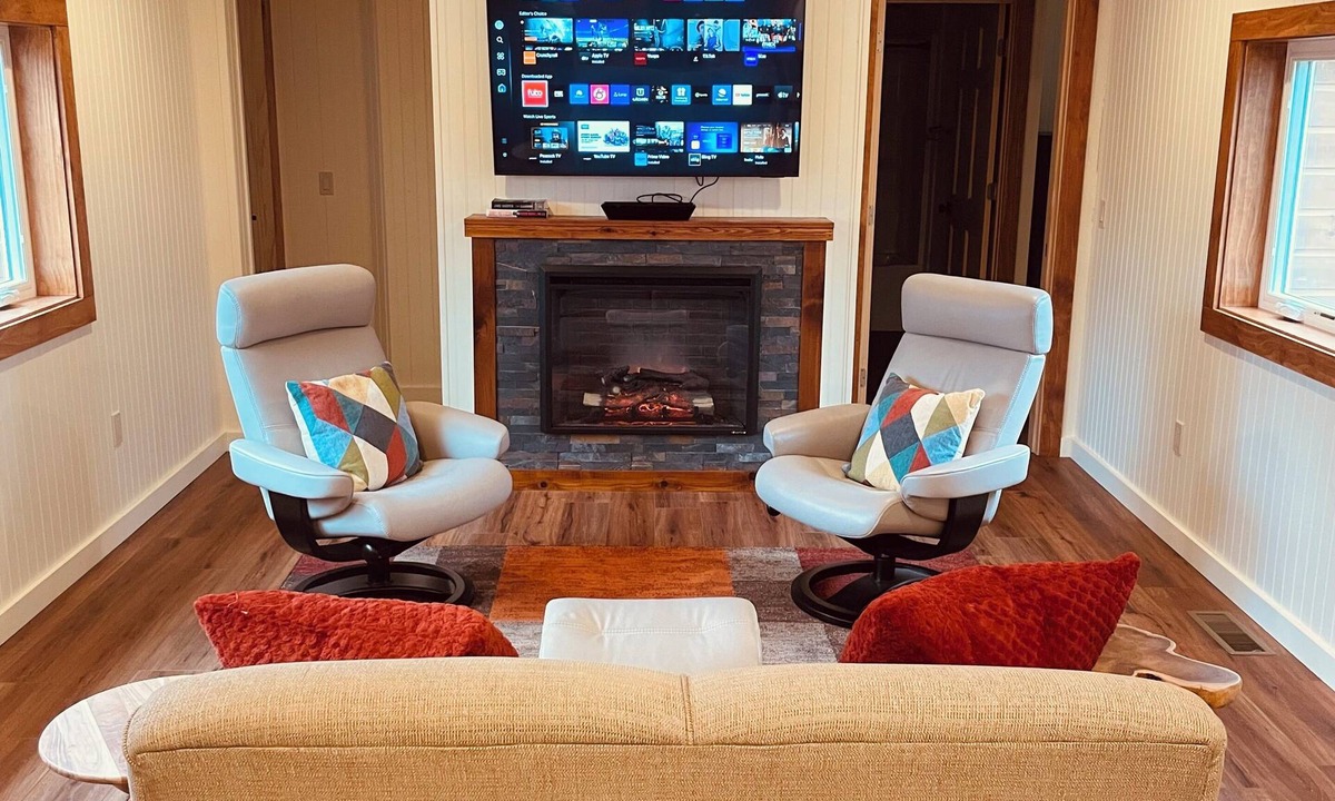 Harbor Springs Cabin | The Mink Cabin in Harbor Springs - 2 bed/2 bath in Private Wooded Setting