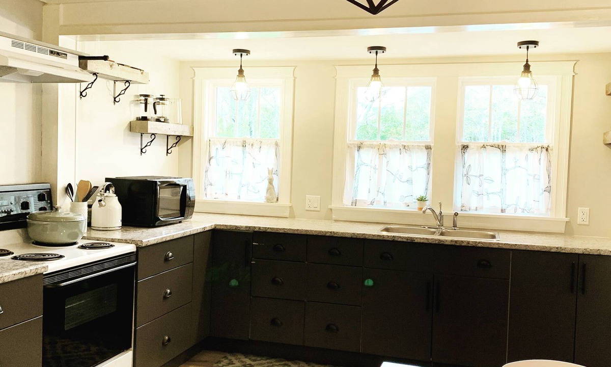 Shelburne Cottage | THE MINT ROSE COTTAGE