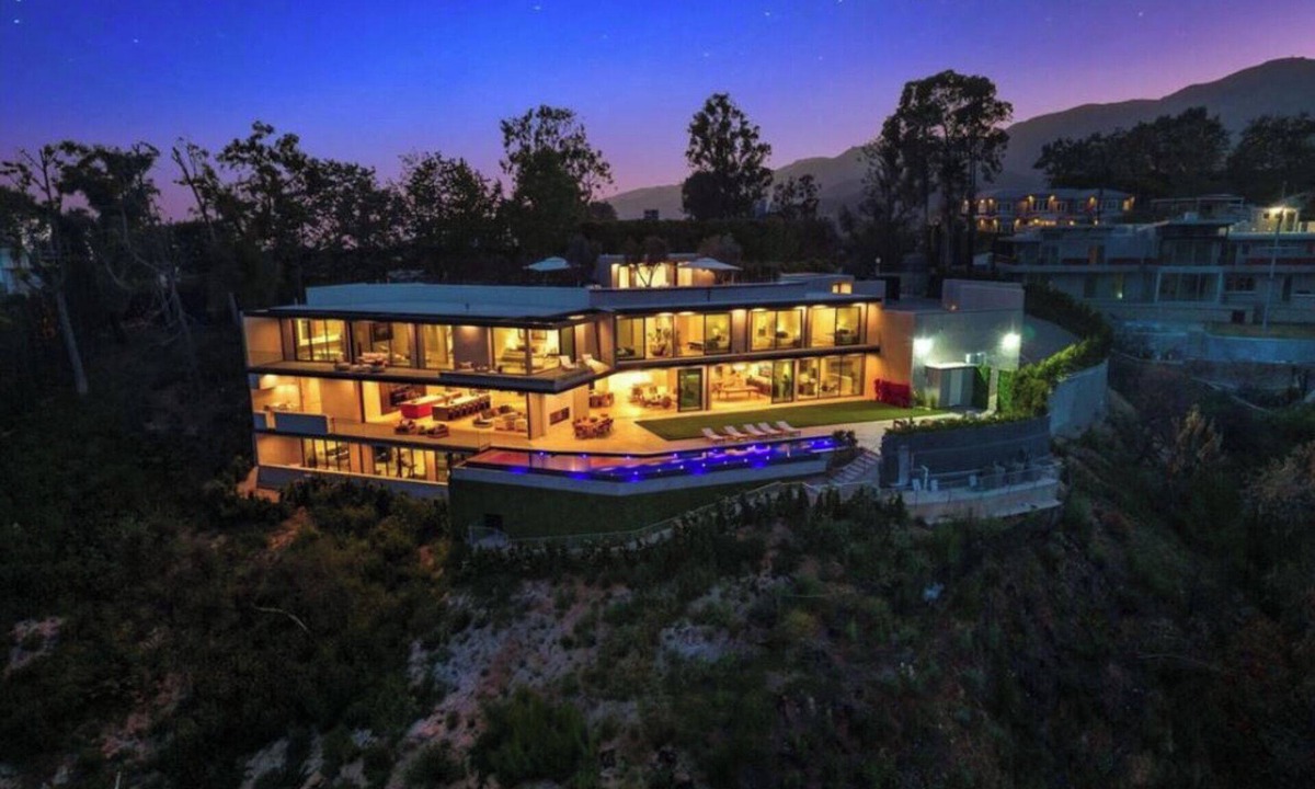 Pacific Palisades House | The Miramar Estate- A Sanctuary Above Los Angeles w/180° Ocean-to-City Views