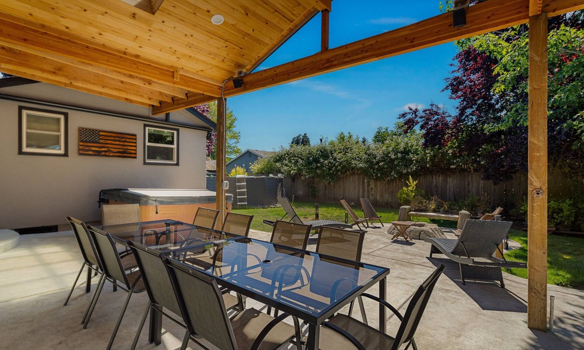 Bethel-Danebo House | The Mixture: Enjoy a hot tub, fire pit, and outdoor dining in Eugene!