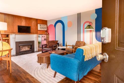 Eugene House | The Mod Pod- 2BR, sunroom, gazebo