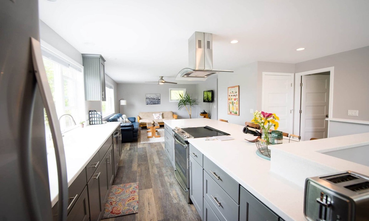 Topsham Apartment | The Modern Loft at Augusta Road