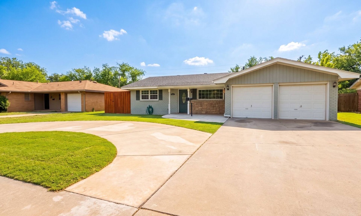 Lubbock House | The Modern Oasis: Outdoor Living & Total Comfort