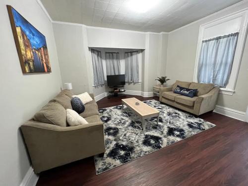 Uniontown Apartment | The Modern Victorian