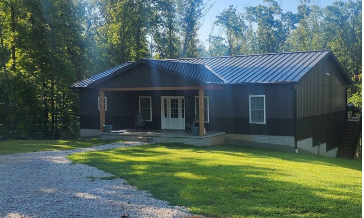 Heltonville House | The Modern WildernessnEnjoy nature and being close to IU & Lake Monroe.