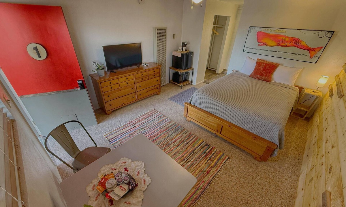 Bluff Hotel | The Mokee Motel (Room 1)