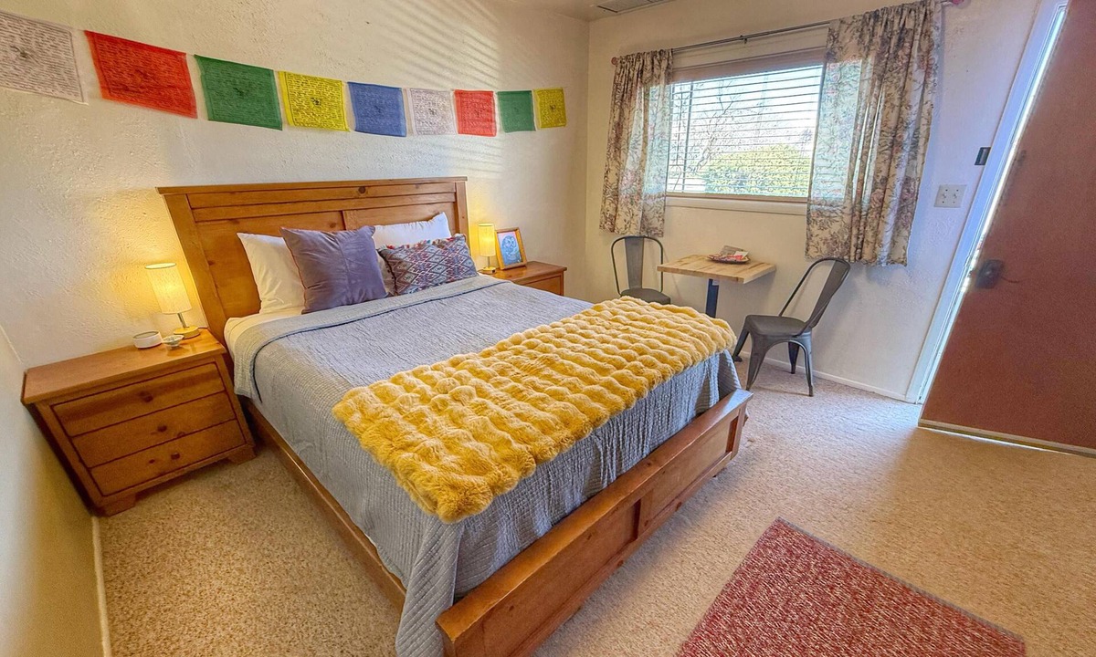 Bluff Hotel | The Mokee Motel (Room 5)