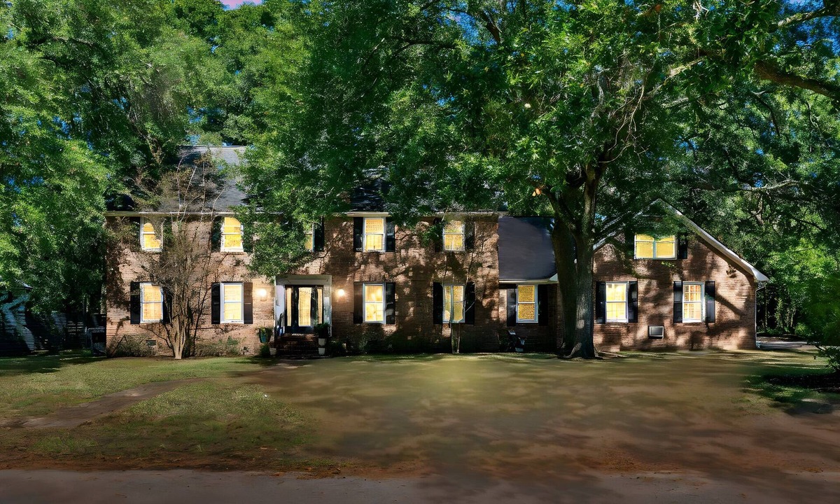 Mount Pleasant House | The Molasses Manor | Minutes from Everything
