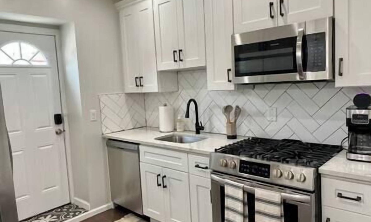 West New York Apartment | The Monrow Brownstone!