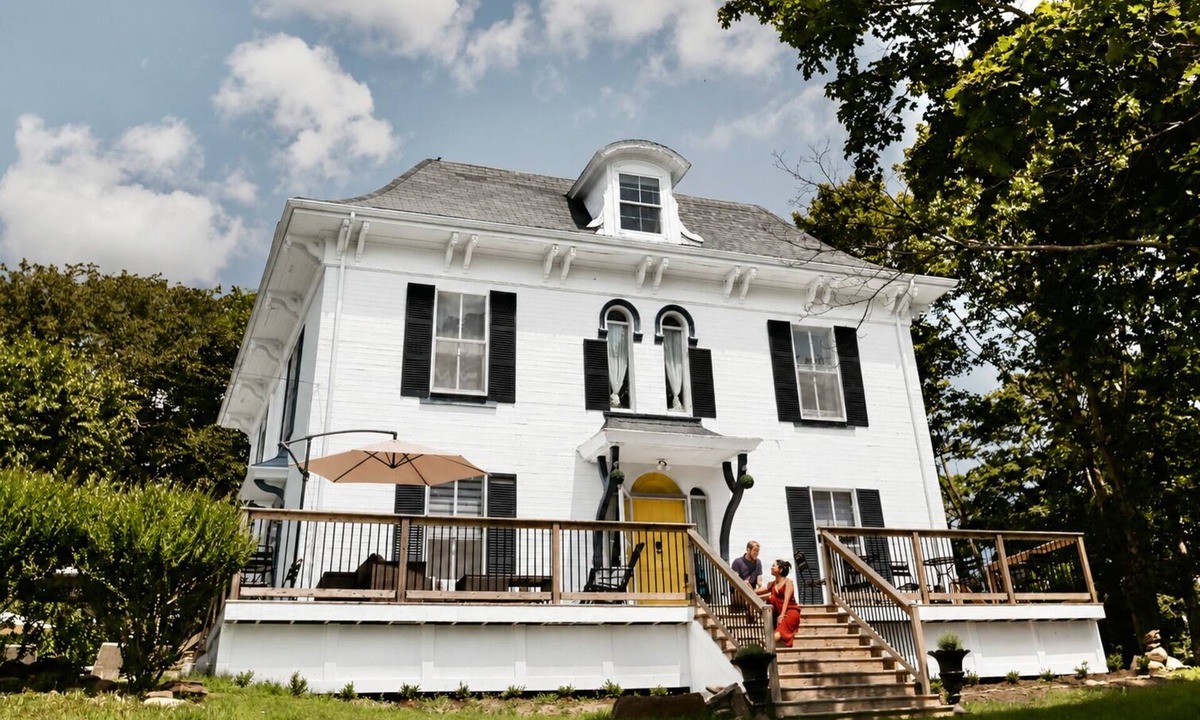 St. Andrews House | The Montague Rose Inn