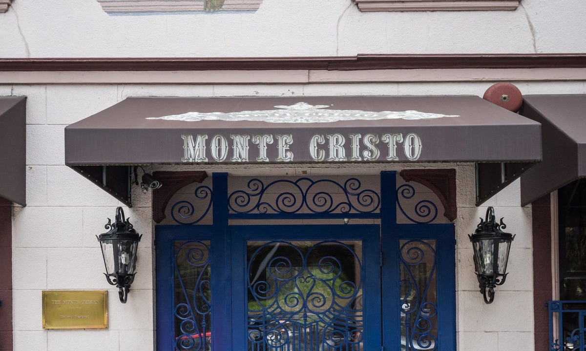 Lower Pacific Heights Bed & Breakfast | The Monte Cristo
