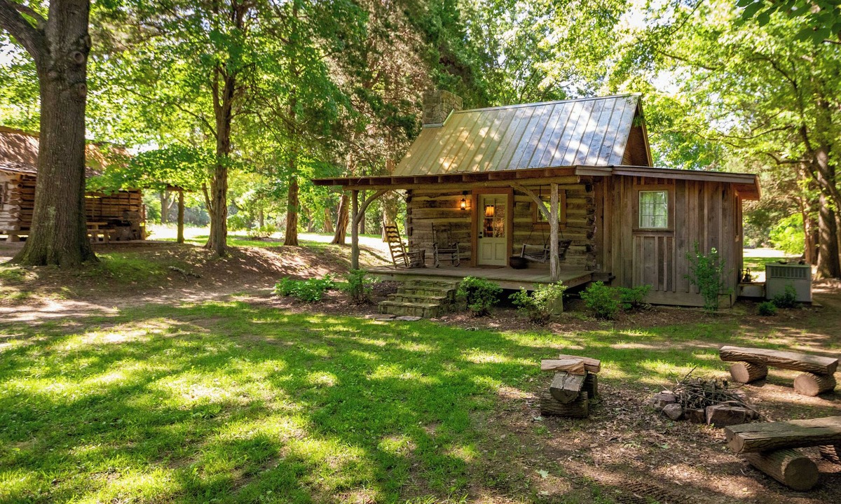 Bells Cabin | The Moonshine Cabin at Green Frog Farm