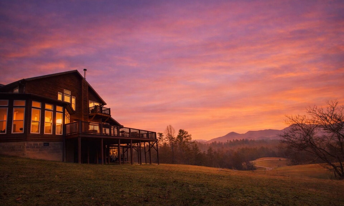 Townsend Bed & Breakfast | The Morning View Suite at the Country Manor Inn