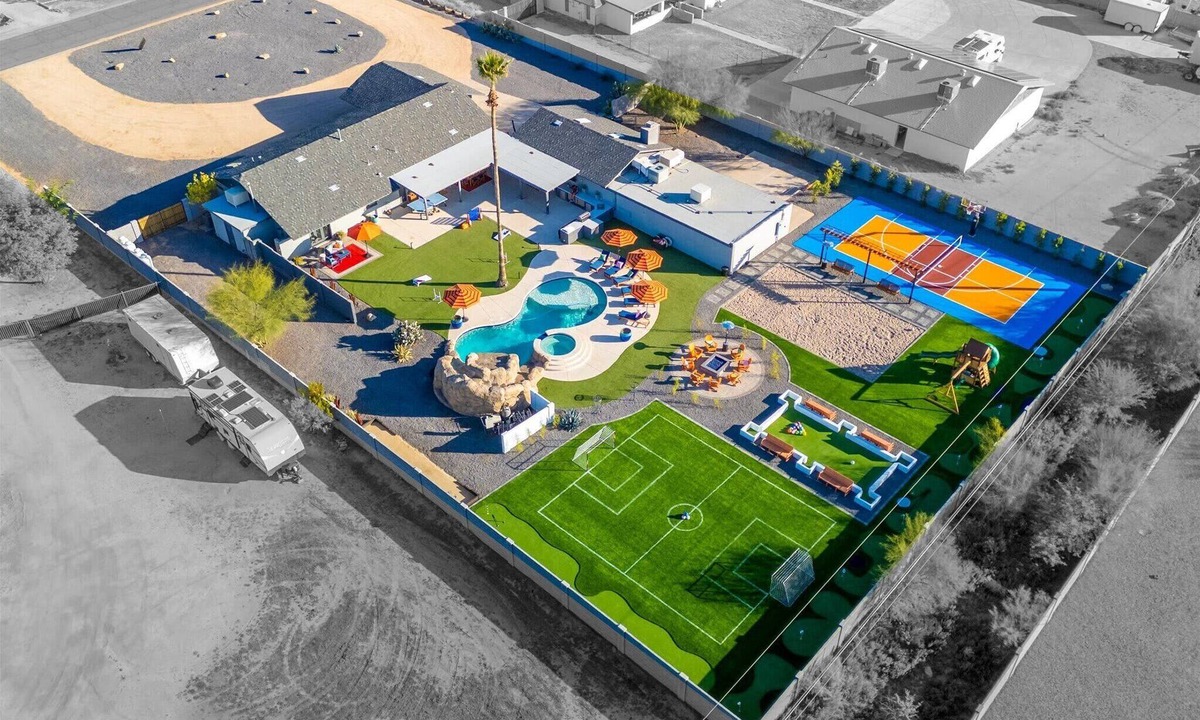 Waltann House | The Most Epic AZ Backyard Experience | Sleeps 20