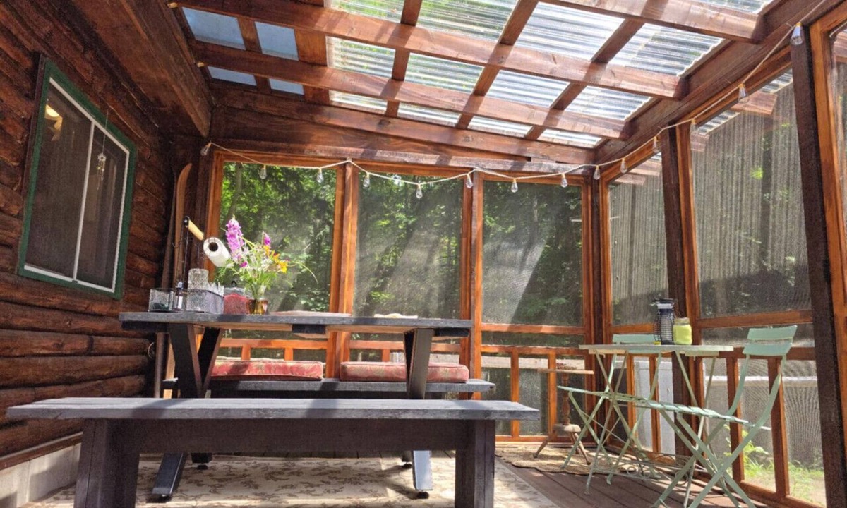 Le Roy Cabin | The Mother Lodge - Cozy Cabin on the Creek