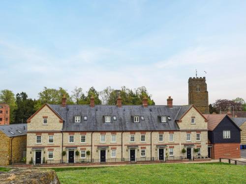 Towcester House | The Mount View