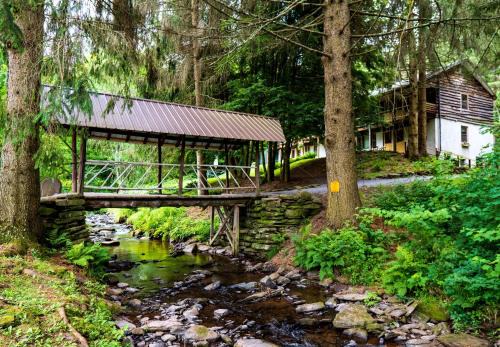 Bovina Center Bed & Breakfast | The Mountain Brook Inn