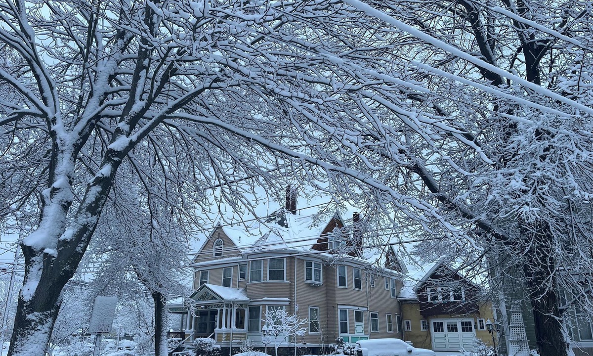 Auburn Bed & Breakfast | The Munroe Inn