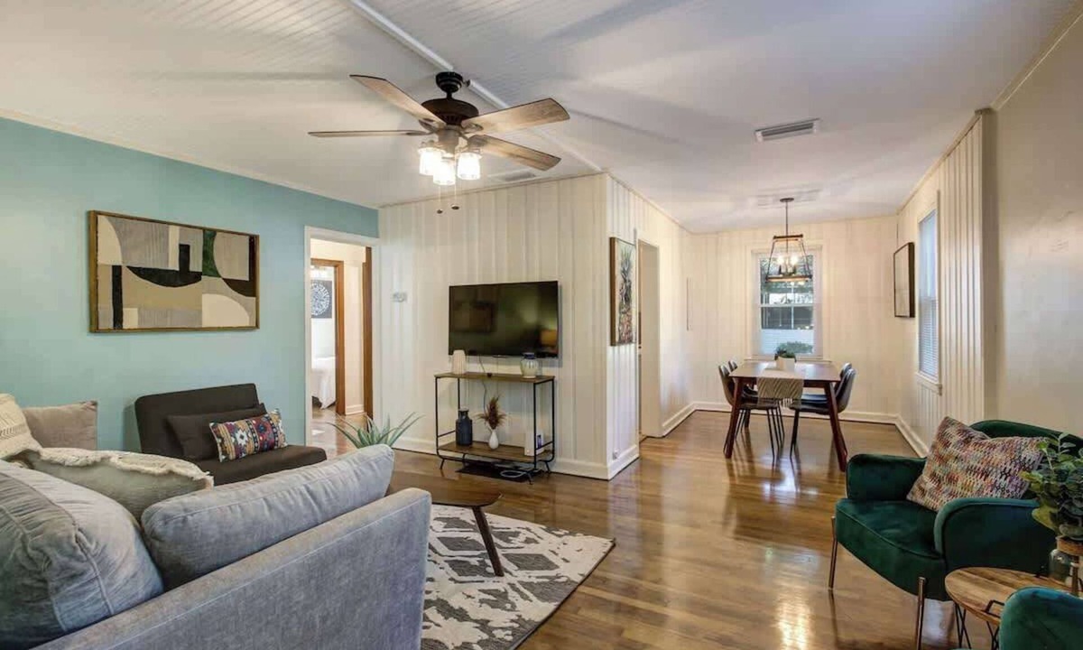 Murray Hill House | *The Murray Hill Bungalow*-Arcade games/Patio