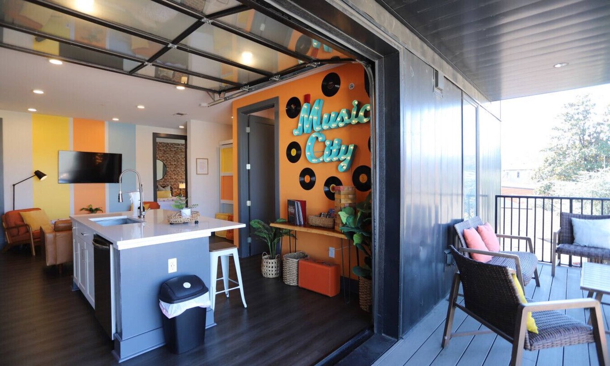 Rolling Mill Hill Apartment | The Muse Nashville Oasis: Modern 2BR | Balcony & Rooftop | Near Broadway