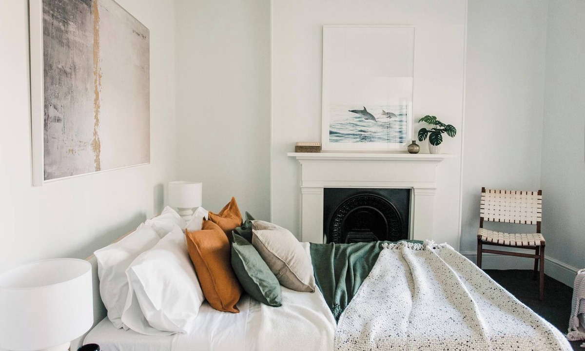 Camperdown Apartment | The Myrtle House + Courtyard — Spacious 3BR