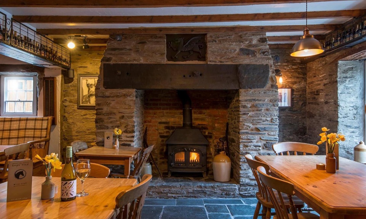 Cenarth Bed & Breakfast | The Nag's Head Inn