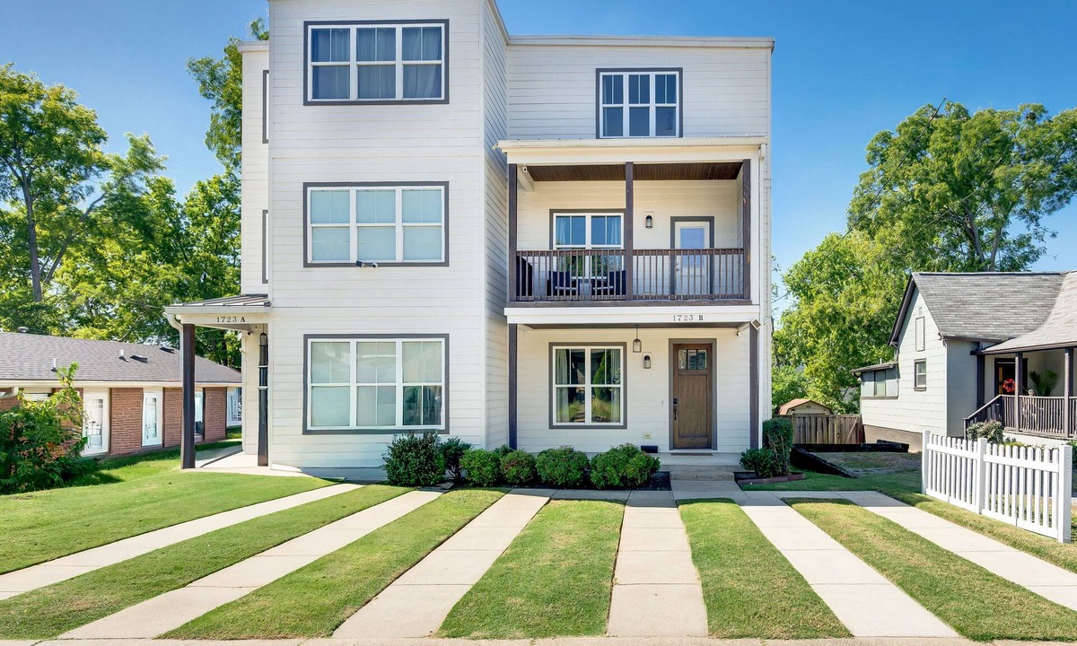 Buena Vista House | The Nash Nest! Spacious 3 story accommodation with Rooftop Deck