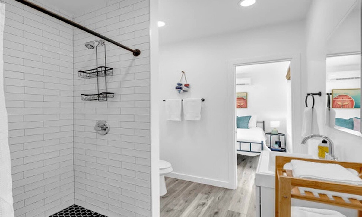 Buchanan Dam House | The Nauti Nash: Tiny Haus on Inks Lake