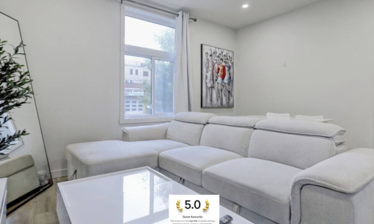 Cote-Des-Neiges—Notre-Dame-De-Grace Apartment | The NDG Escape|Prime Location & Cozy Stay