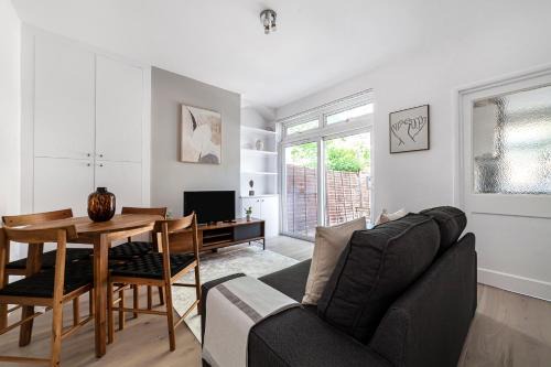 Brent Apartment | The Neasden Villa