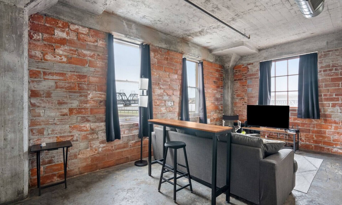 Downtown Apartment | The Nelson Lofts - Unit 1 (1 BR)